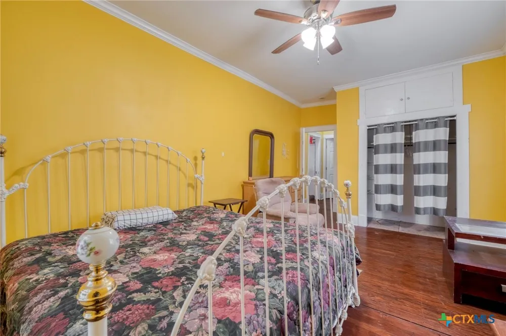 809 S Pecan Avenue Luling, TX 78648