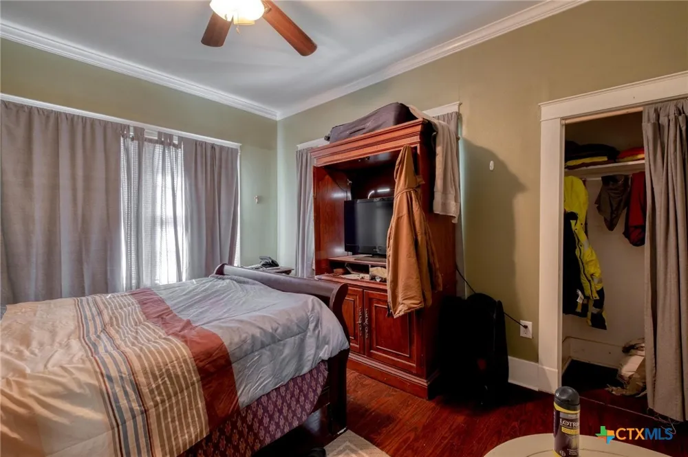 809 S Pecan Avenue Luling, TX 78648