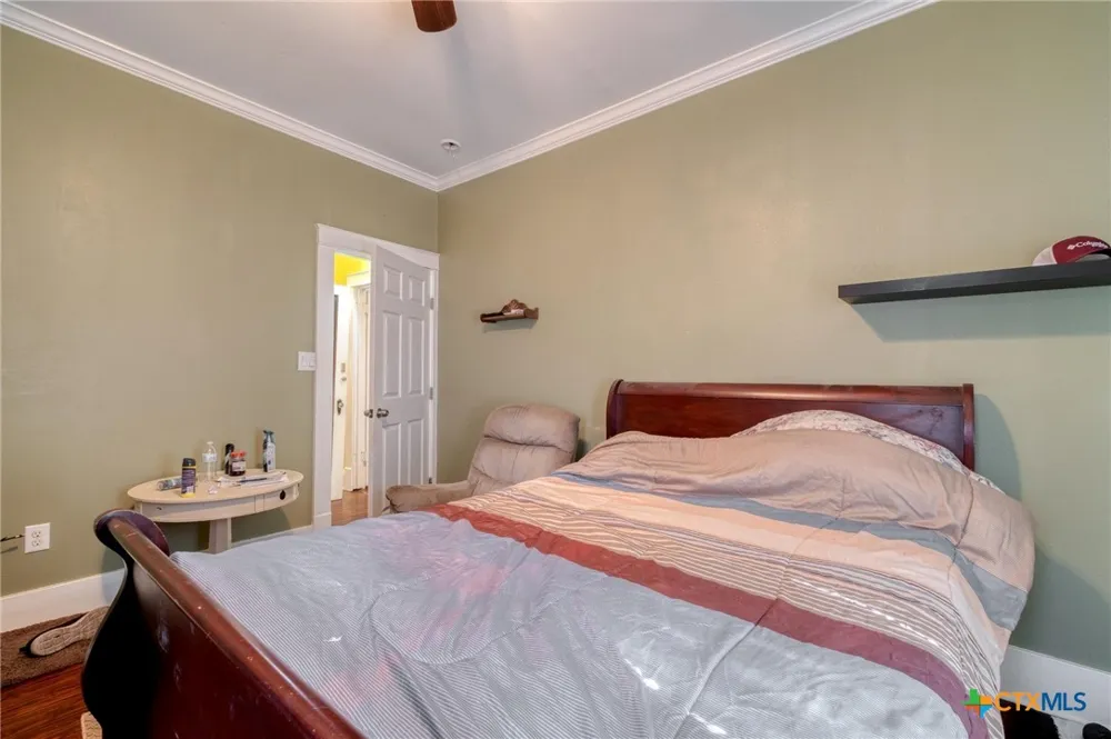 809 S Pecan Avenue Luling, TX 78648