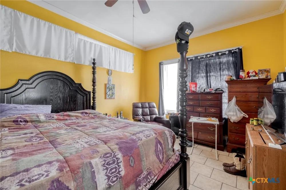 809 S Pecan Avenue Luling, TX 78648
