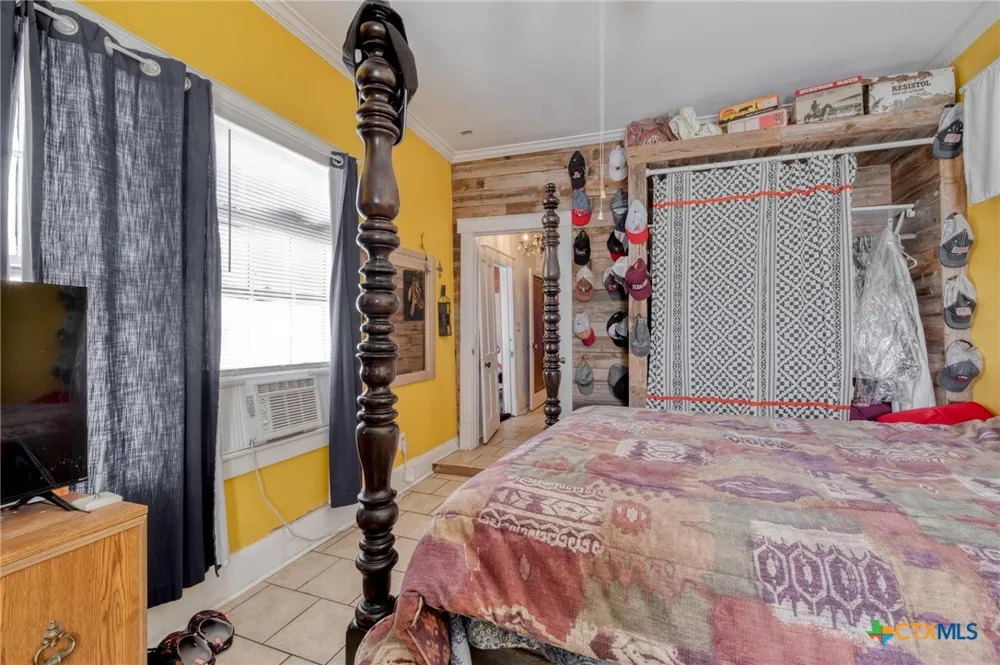 809 S Pecan Avenue Luling, TX 78648