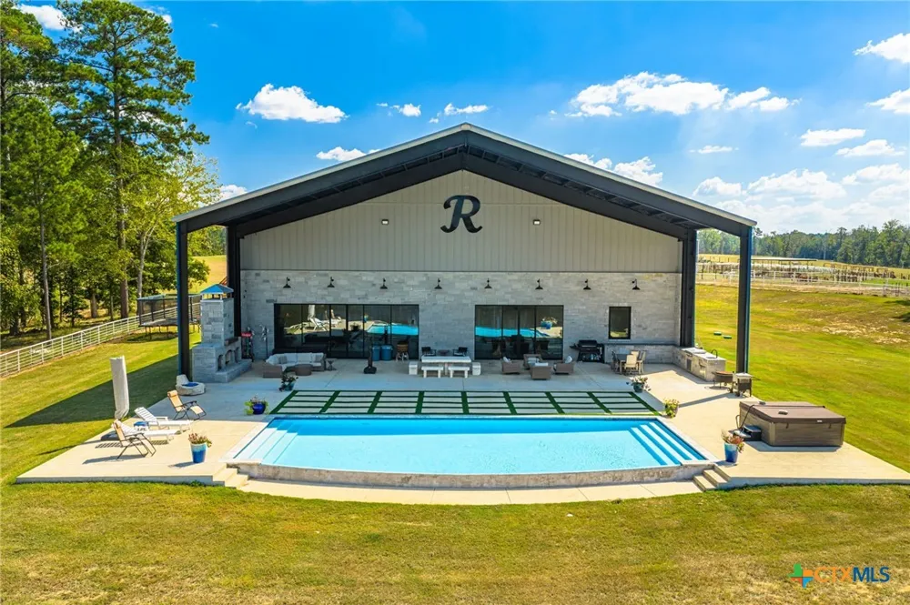 10326 CR 3112 N Kilgore, TX 75662