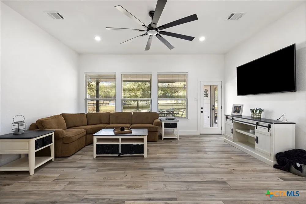 213 Beauchamp Road Dripping Springs, TX 78620