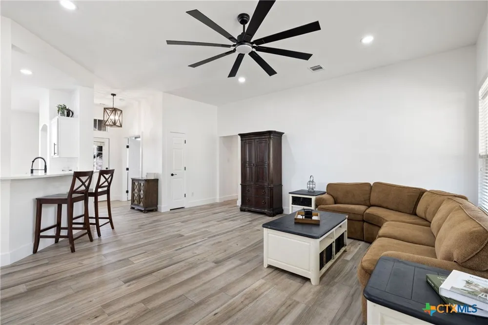 213 Beauchamp Road Dripping Springs, TX 78620