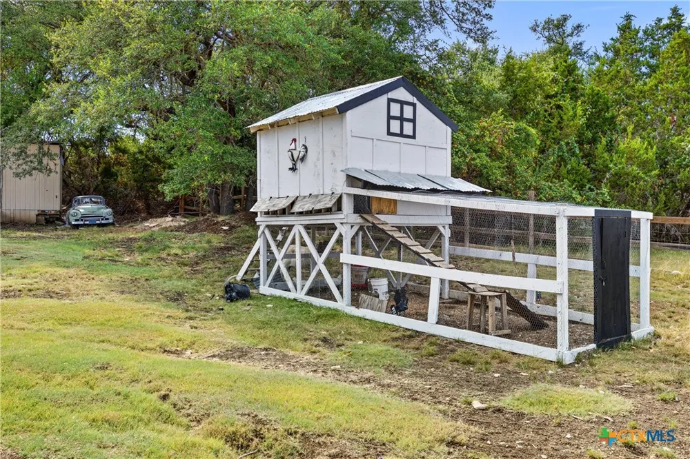 213 Beauchamp Road Dripping Springs, TX 78620