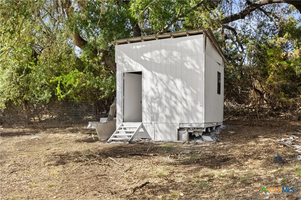 213 Beauchamp Road Dripping Springs, TX 78620