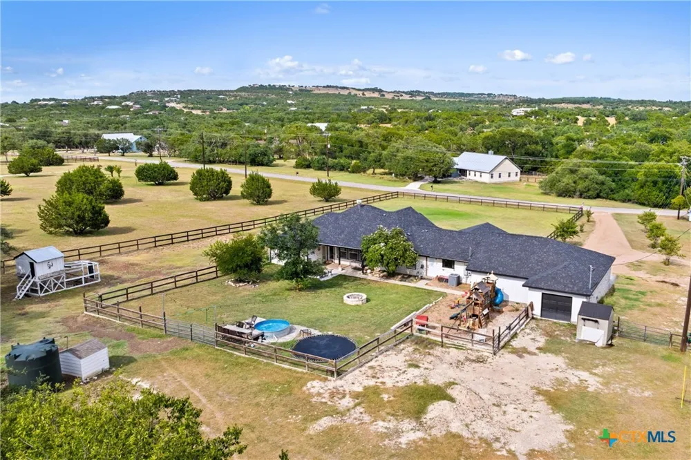 213 Beauchamp Road Dripping Springs, TX 78620
