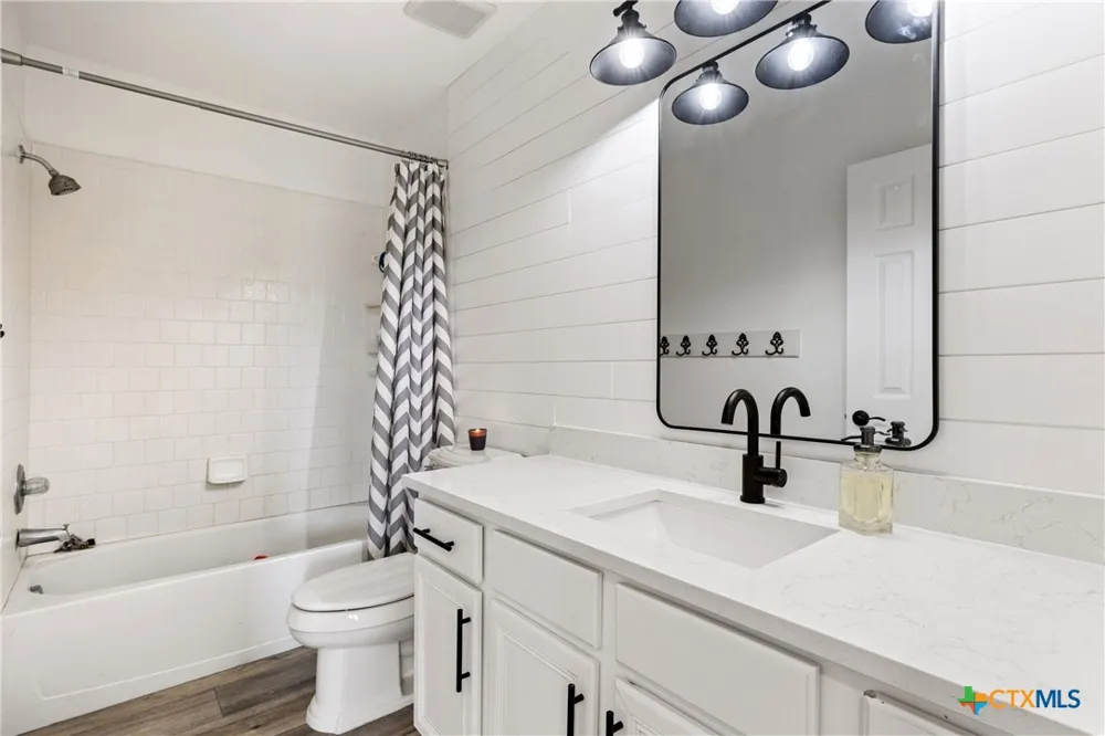 213 Beauchamp Road Dripping Springs, TX 78620
