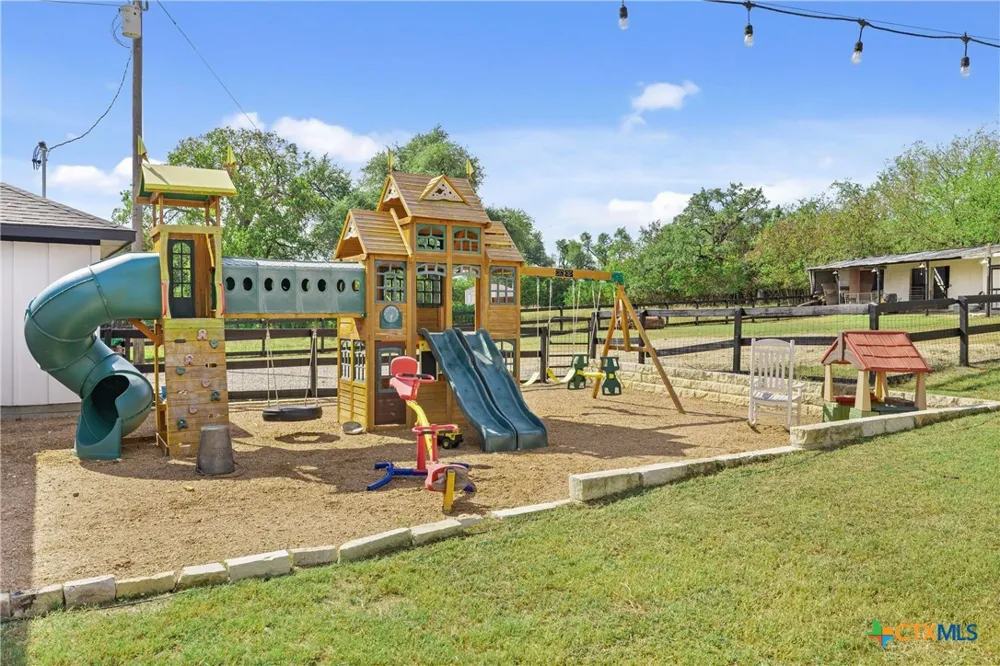 213 Beauchamp Road Dripping Springs, TX 78620