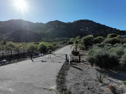 Rainbow Peaks Trail