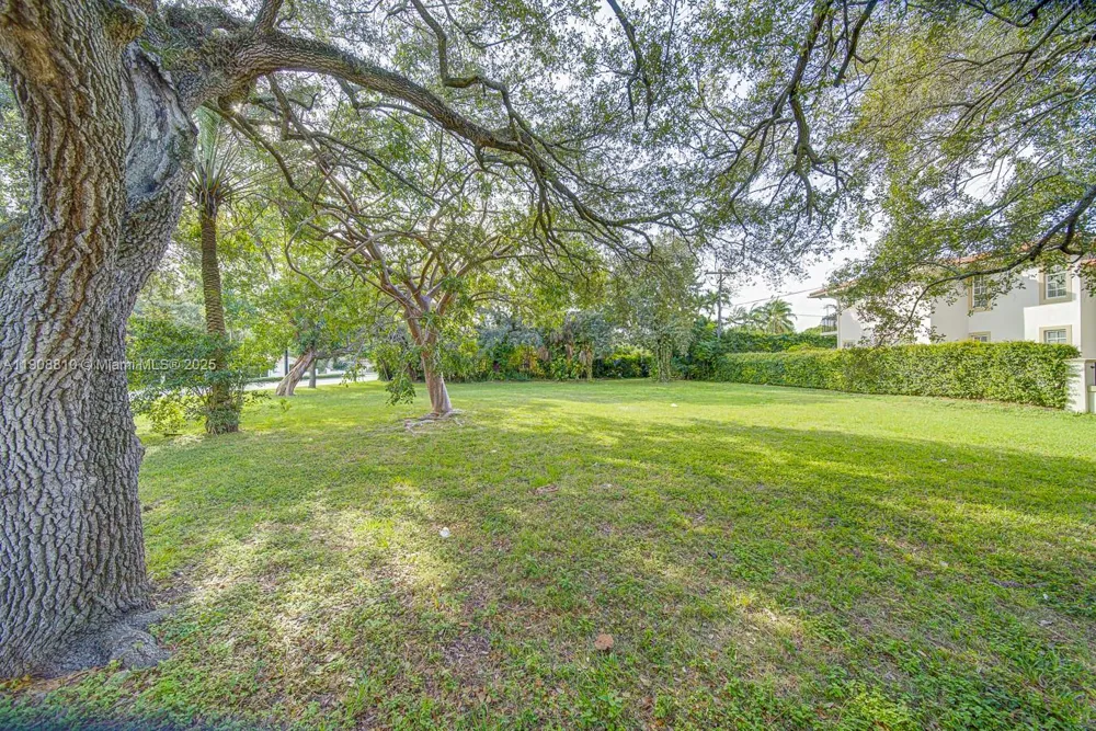 Le Jeune Coral Gables, FL 33134