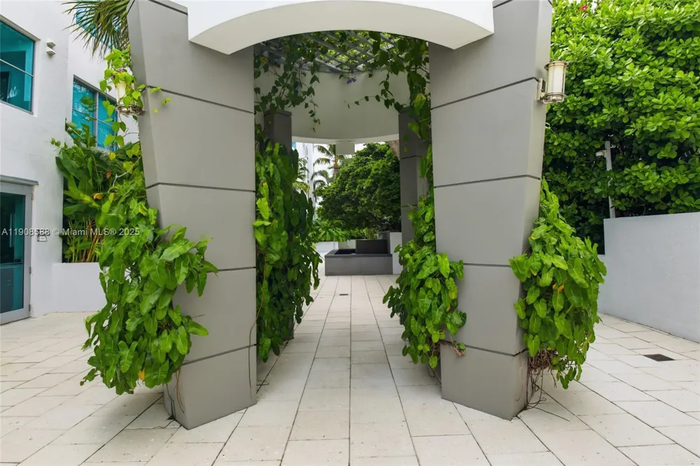 110 Washington Ave #2420 Miami Beach, FL 33139