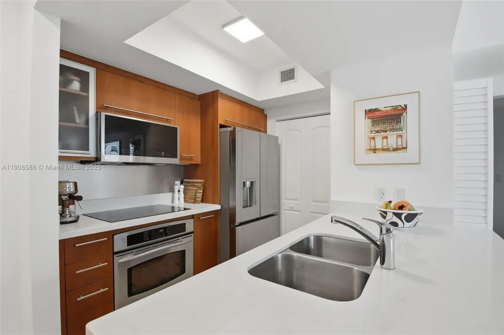 110 Washington Ave #2420 Miami Beach, FL 33139