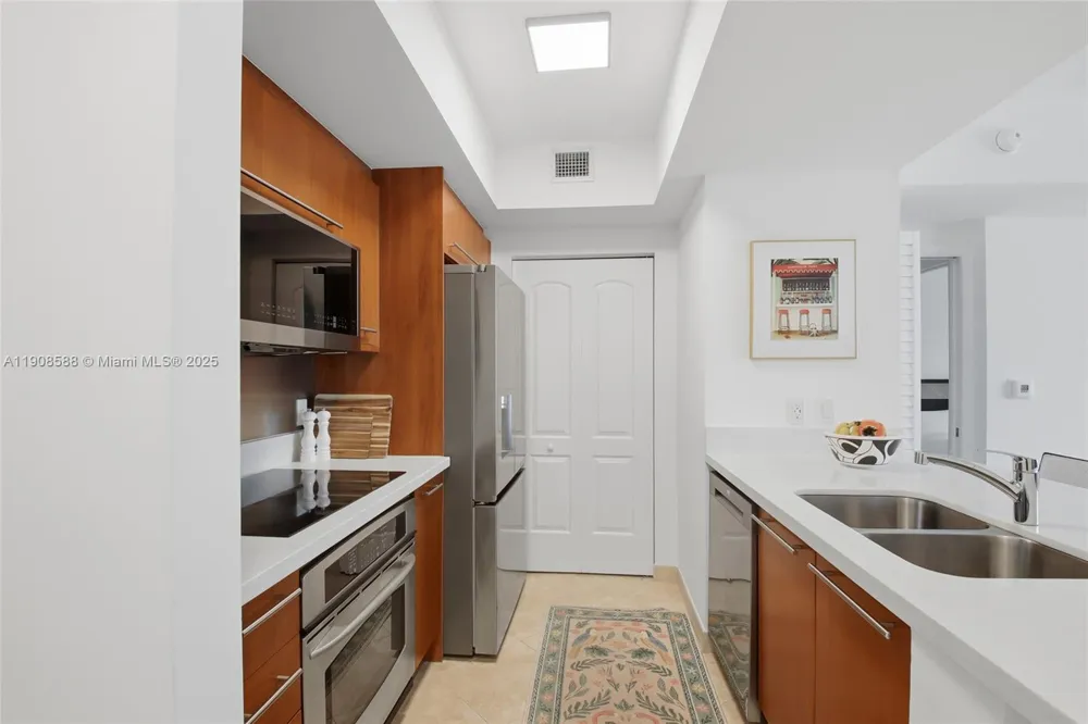 110 Washington Ave #2420 Miami Beach, FL 33139