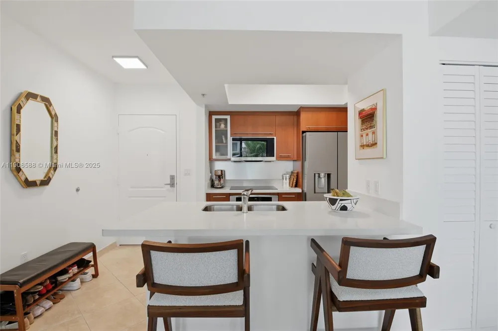 110 Washington Ave #2420 Miami Beach, FL 33139