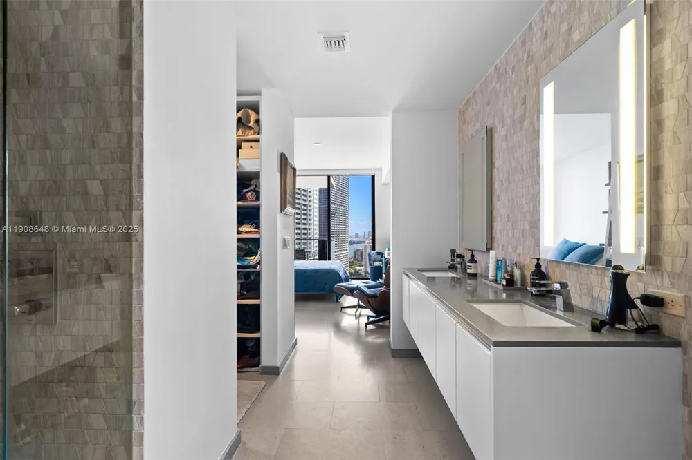 68 SE 6th St #2505 Miami, FL 33131