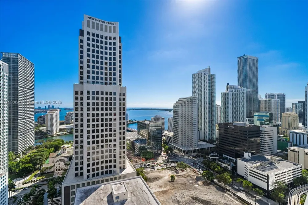 68 SE 6th St #2505 Miami, FL 33131