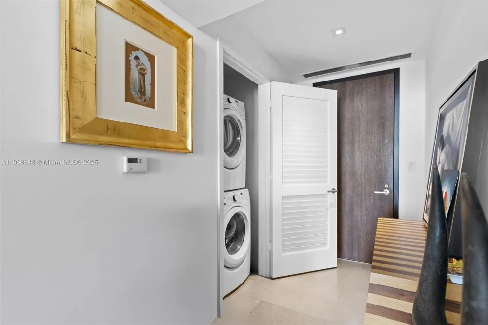 68 SE 6th St #2505 Miami, FL 33131