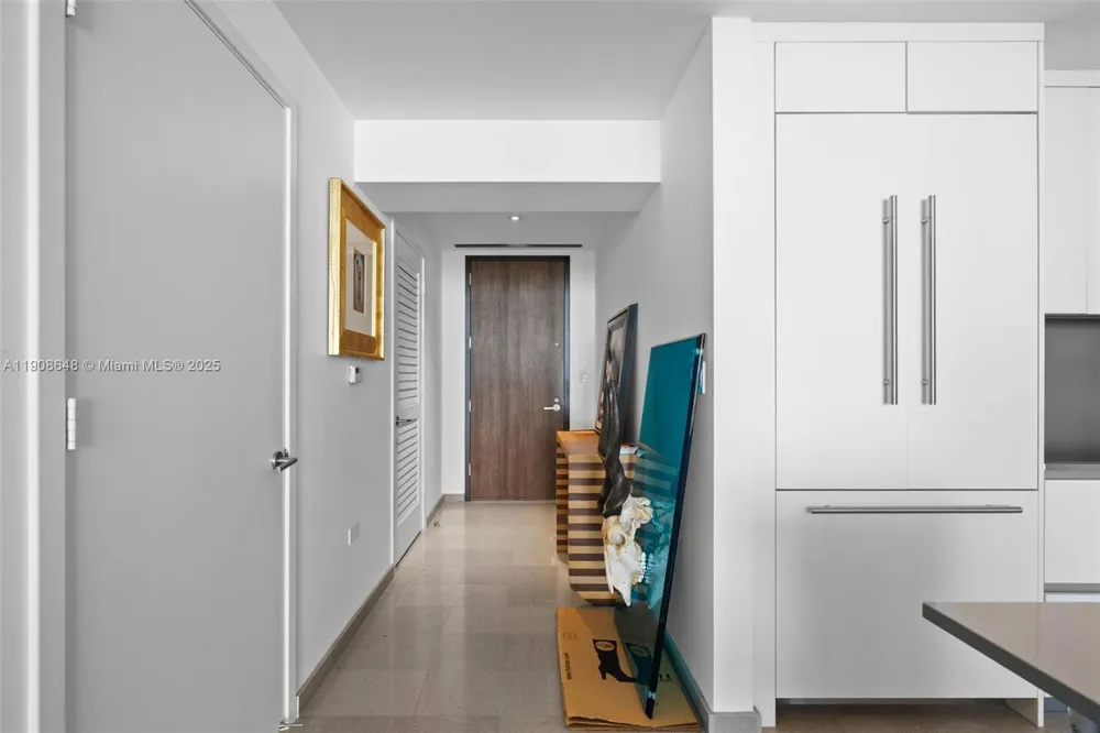 68 SE 6th St #2505 Miami, FL 33131