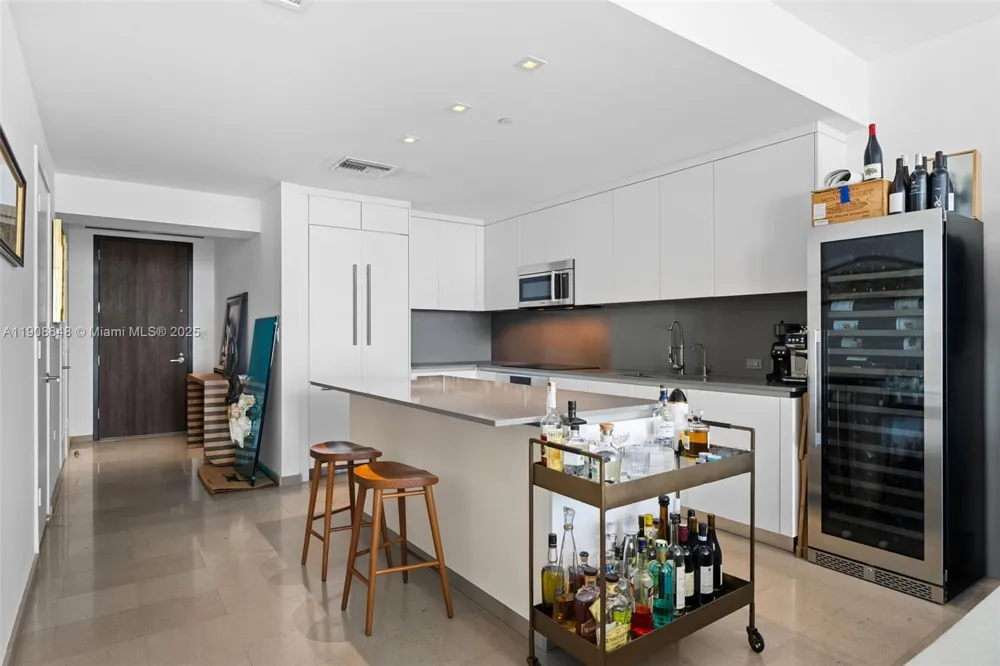 68 SE 6th St #2505 Miami, FL 33131