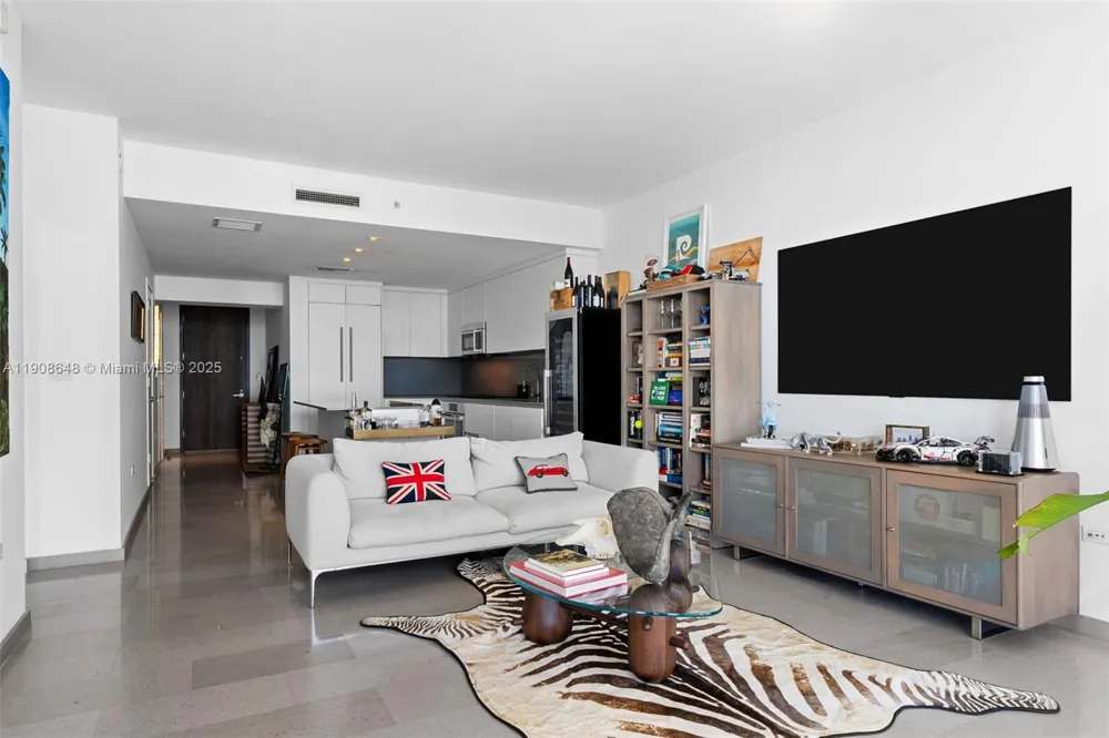 68 SE 6th St #2505 Miami, FL 33131