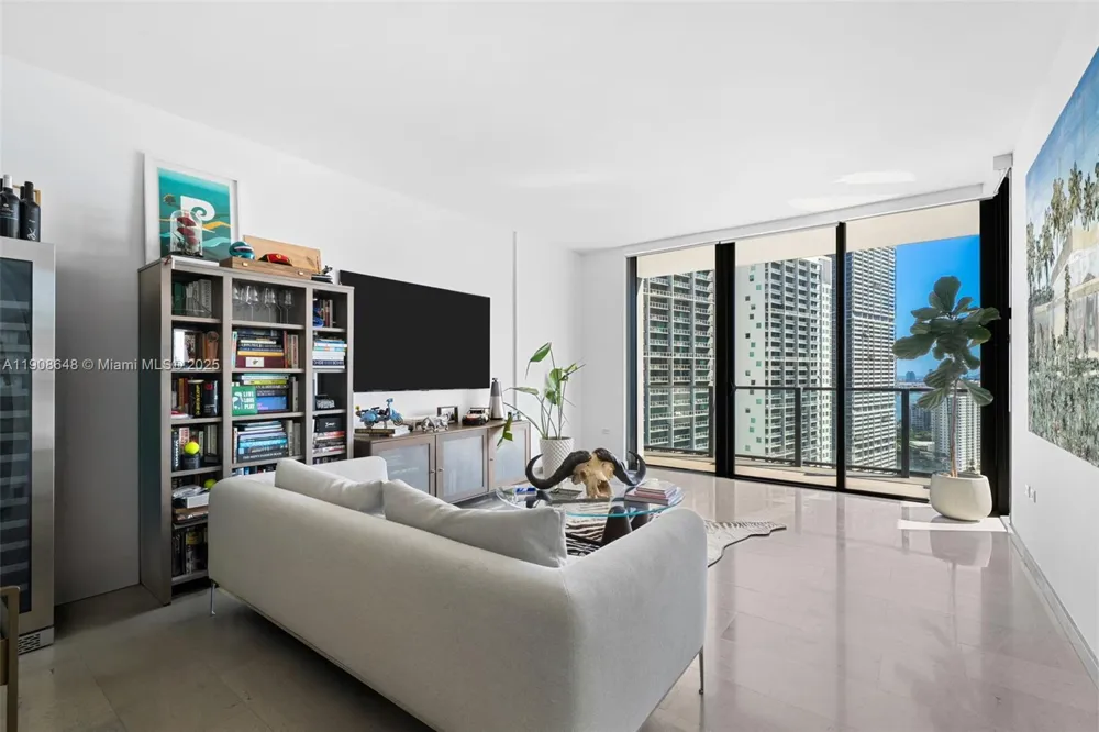 68 SE 6th St #2505 Miami, FL 33131
