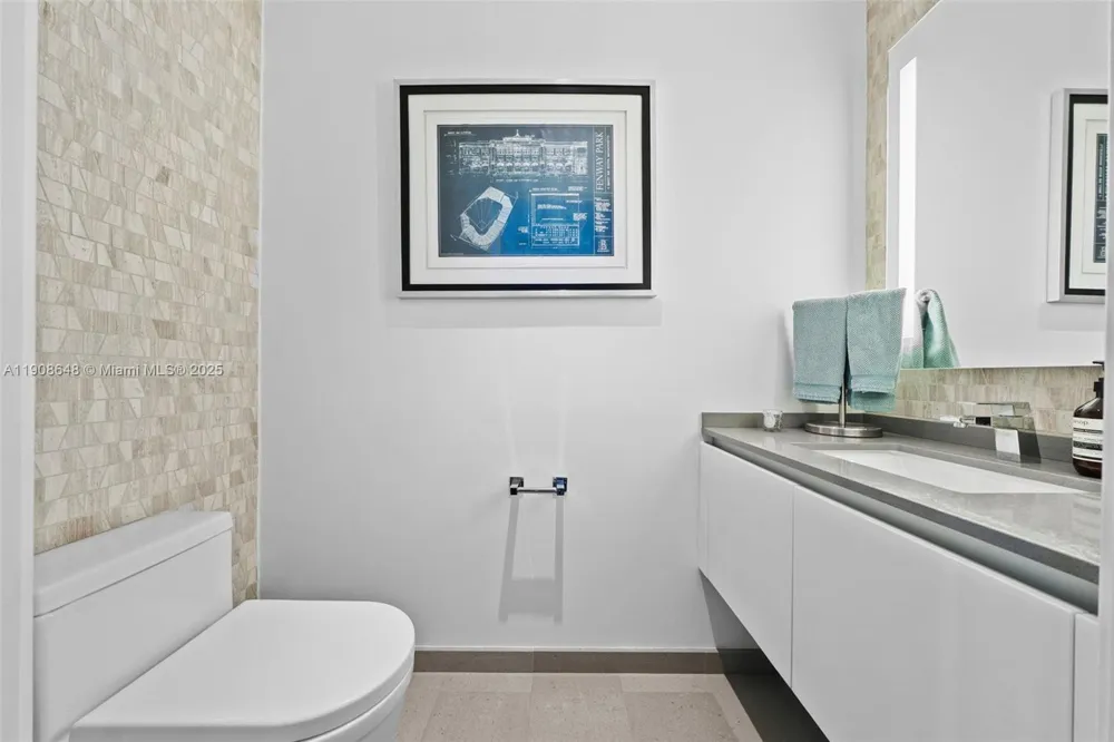 68 SE 6th St #2505 Miami, FL 33131