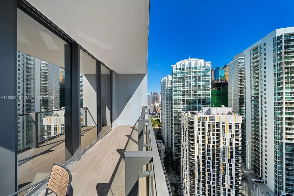 68 SE 6th St #2505 Miami, FL 33131
