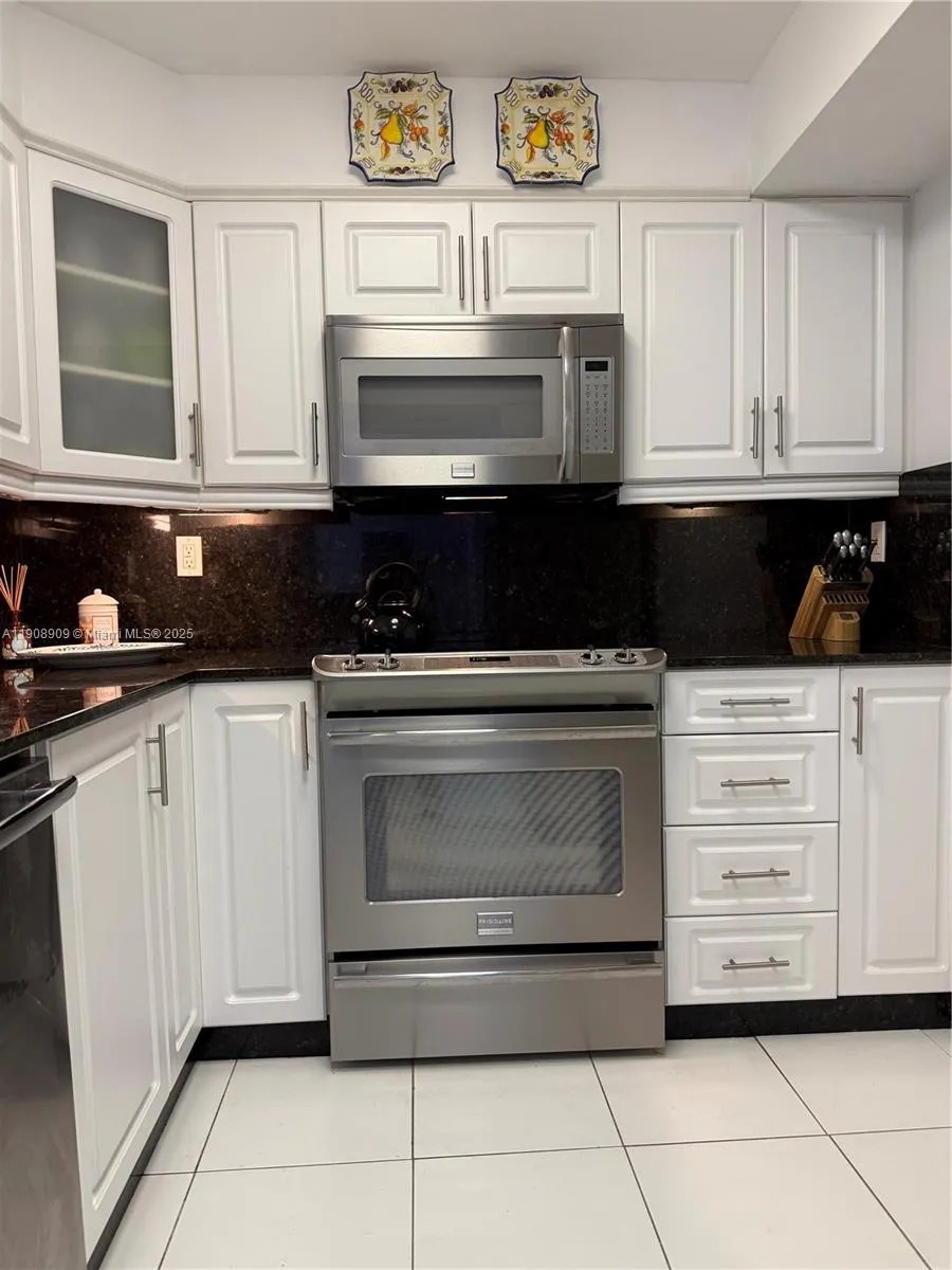 9511 Collins Ave #1208 Surfside, FL 33154