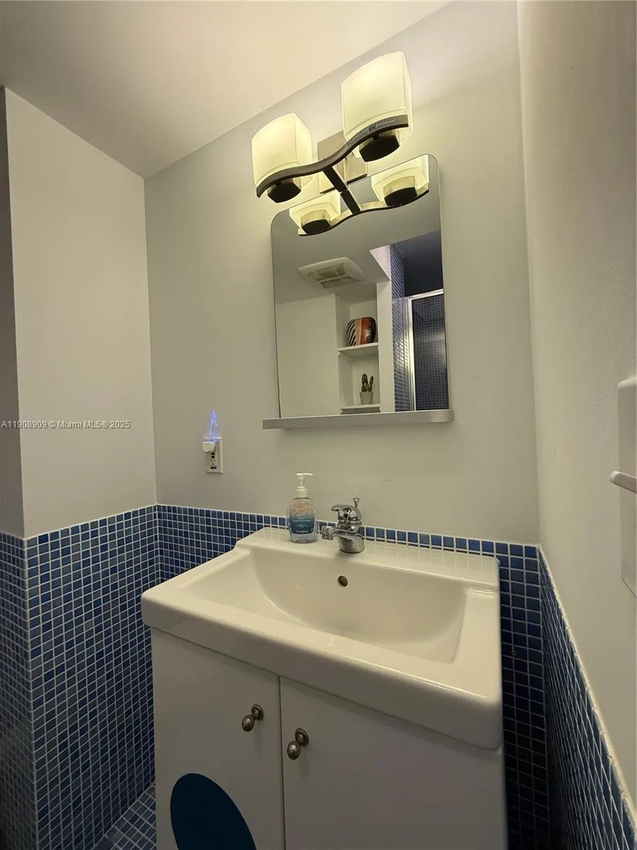 9511 Collins Ave #1208 Surfside, FL 33154