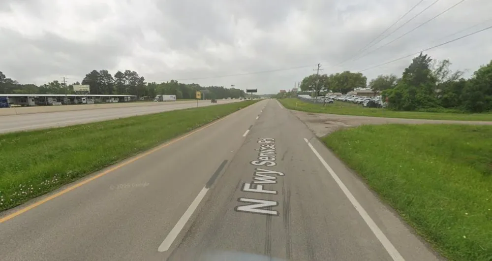 11 W Danville Rd Willis, TX 77378