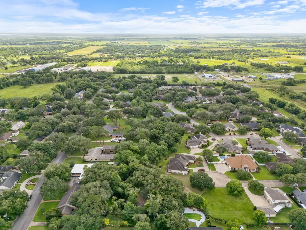 4 Stoneybrook Lane Bay City, TX 77414