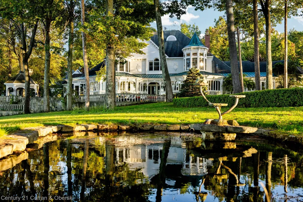 3063 Red Pine Point Drive Mullett Township, MI 49749