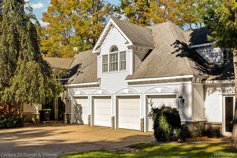 3063 Red Pine Point Drive Mullett Township, MI 49749