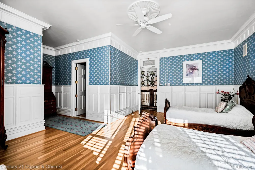 3063 Red Pine Point Drive Mullett Township, MI 49749