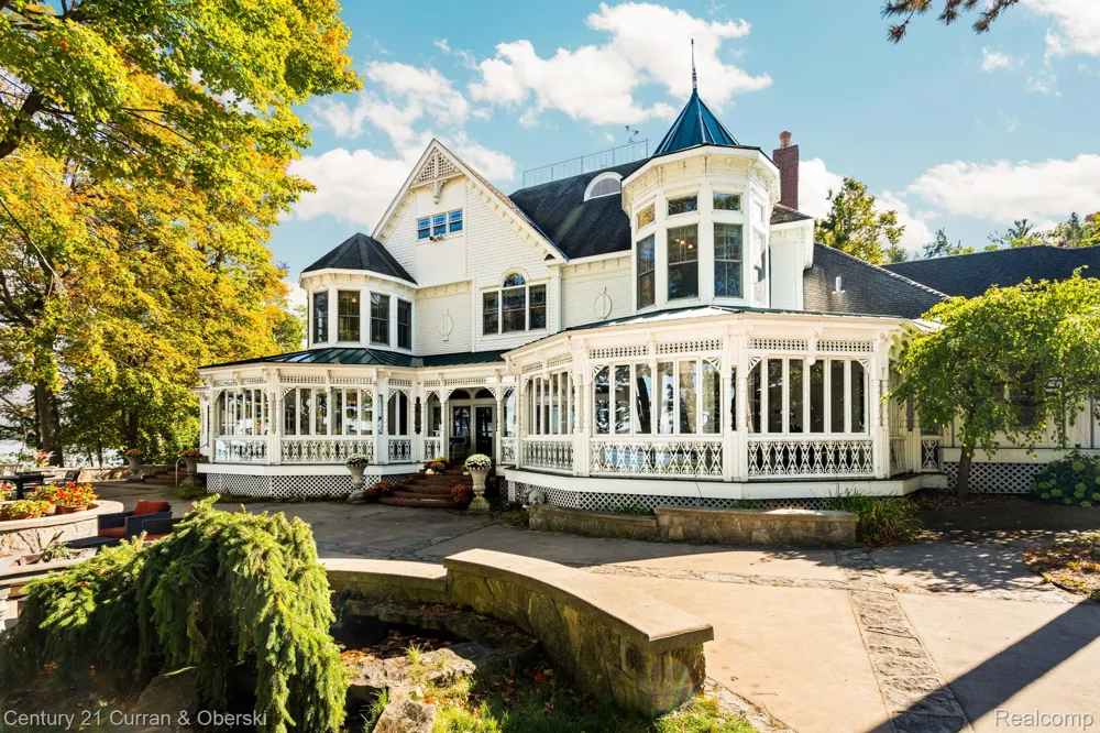 3063 Red Pine Point Drive Mullett Township, MI 49749