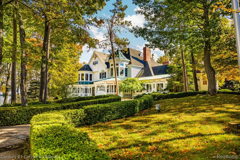 3063 Red Pine Point Drive Mullett Township, MI 49749