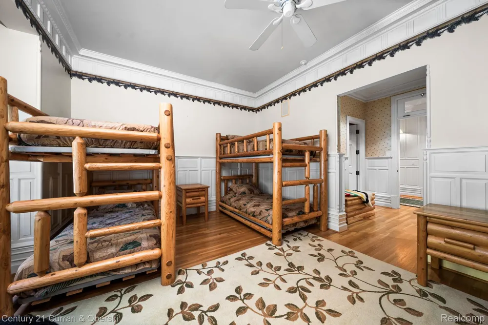 3063 Red Pine Point Drive Mullett Township, MI 49749