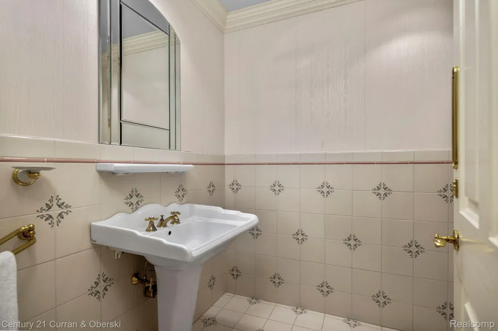3063 Red Pine Point Drive Mullett Township, MI 49749