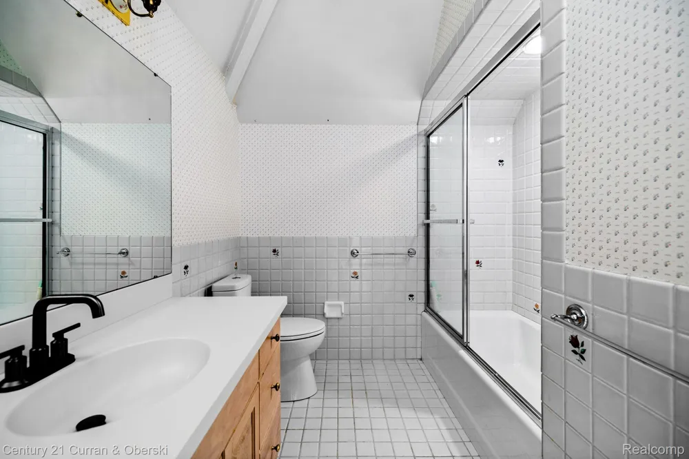 3063 Red Pine Point Drive Mullett Township, MI 49749