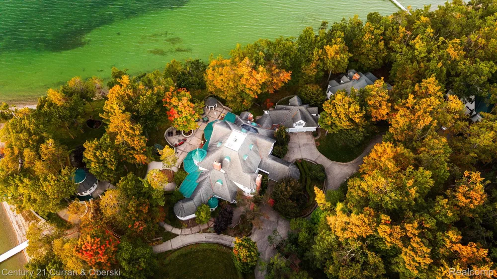 3063 Red Pine Point Drive Mullett Township, MI 49749