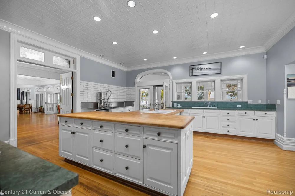 3063 Red Pine Point Drive Mullett Township, MI 49749
