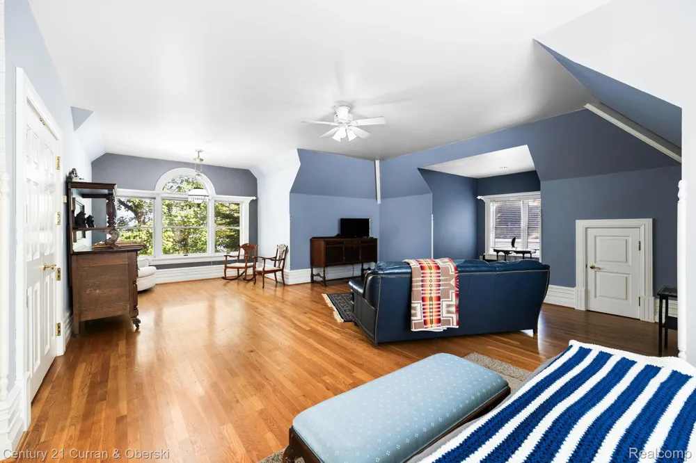 3063 Red Pine Point Drive Mullett Township, MI 49749