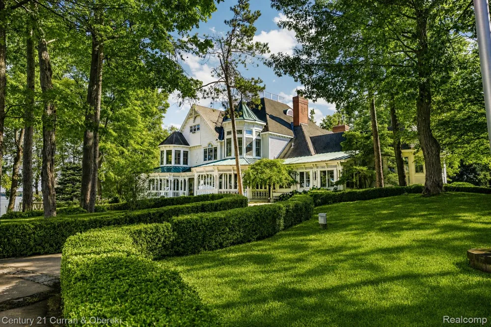 3063 Red Pine Point Drive Mullett Township, MI 49749