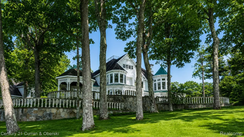 3063 Red Pine Point Drive Mullett Township, MI 49749