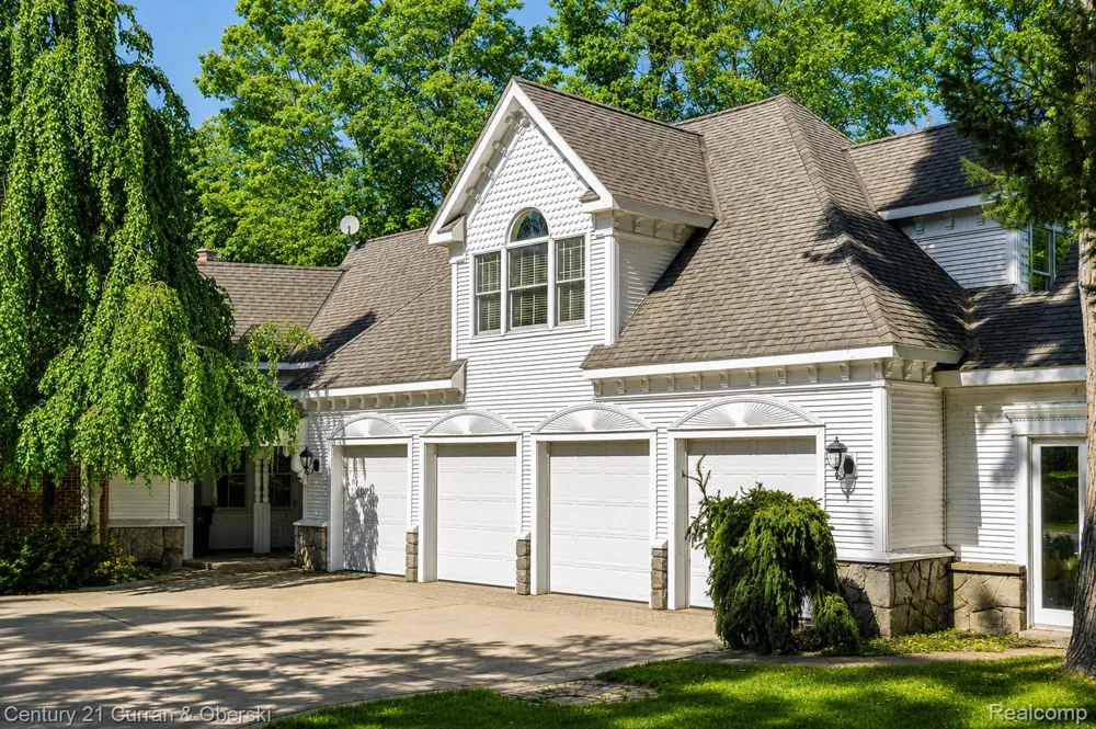 3063 Red Pine Point Drive Mullett Township, MI 49749