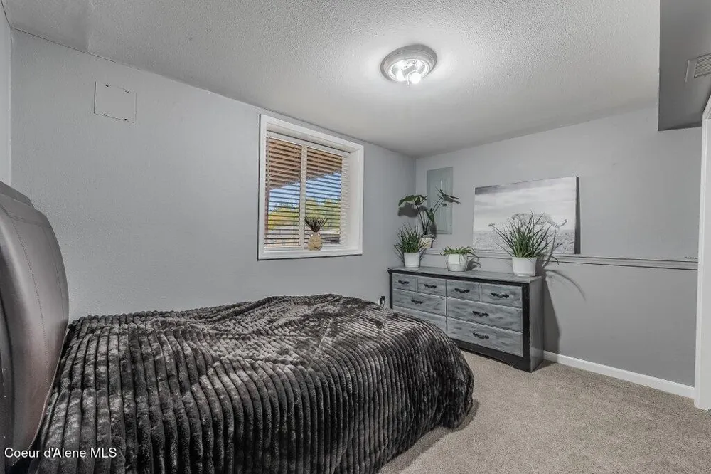 3219 E 19TH AVENUE Spokane, WA 99223