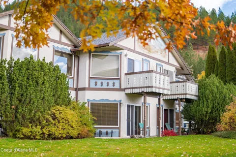 950 W Cameron Avenue #103