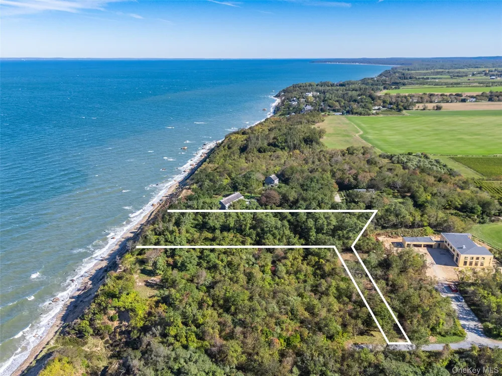 6121 Oregon Road Cutchogue, NY 11935