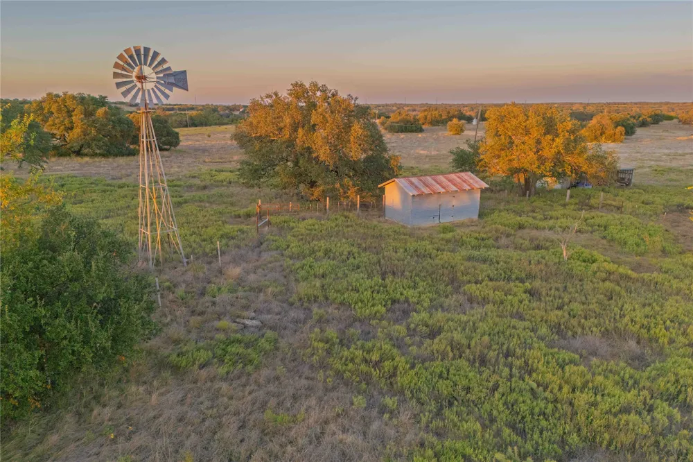 3270 Fm-573 Comanche, TX 76442